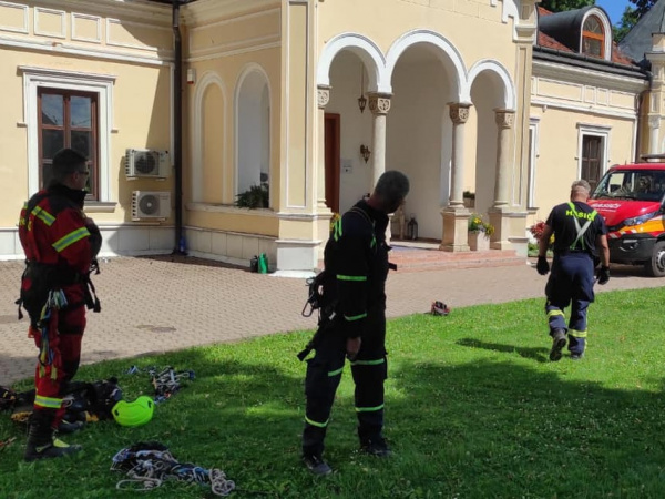 Hasiči zasahovali pri kaštieli. l Zdroj: DHZ Jaslovské Bohunice