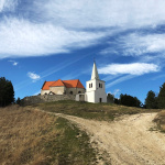 Náučný chodník finišuje pri kostole nad obcou. l Zdroj: Trnavský kraj zážitkov