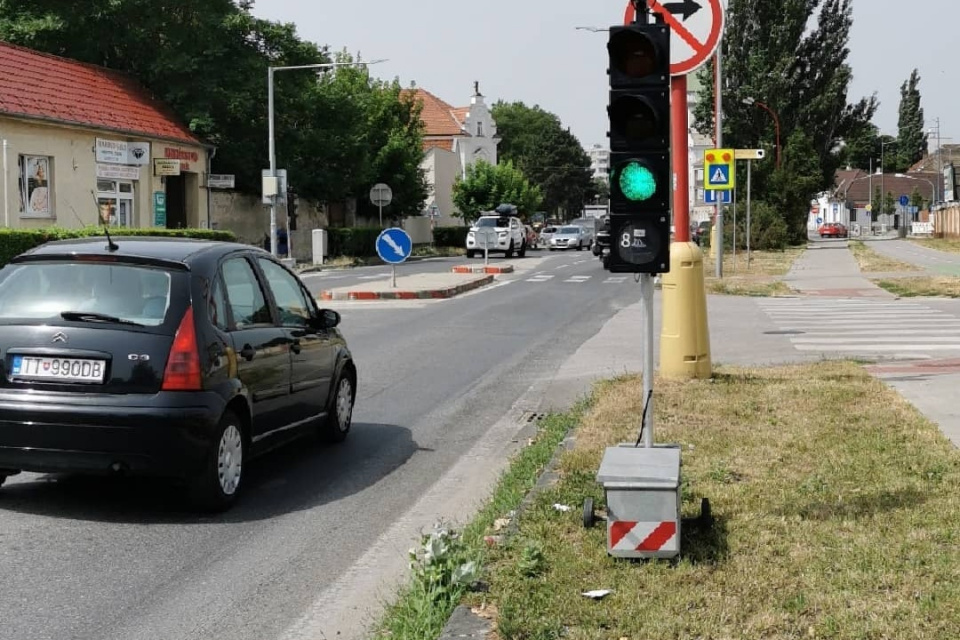 Semafor na Rybníkovej ulici v Trnave | Zdroj: redakcia