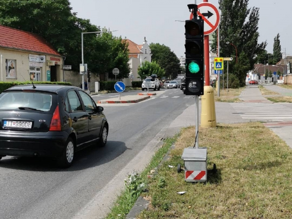 Semafor na Rybníkovej ulici v Trnave | Zdroj: redakcia