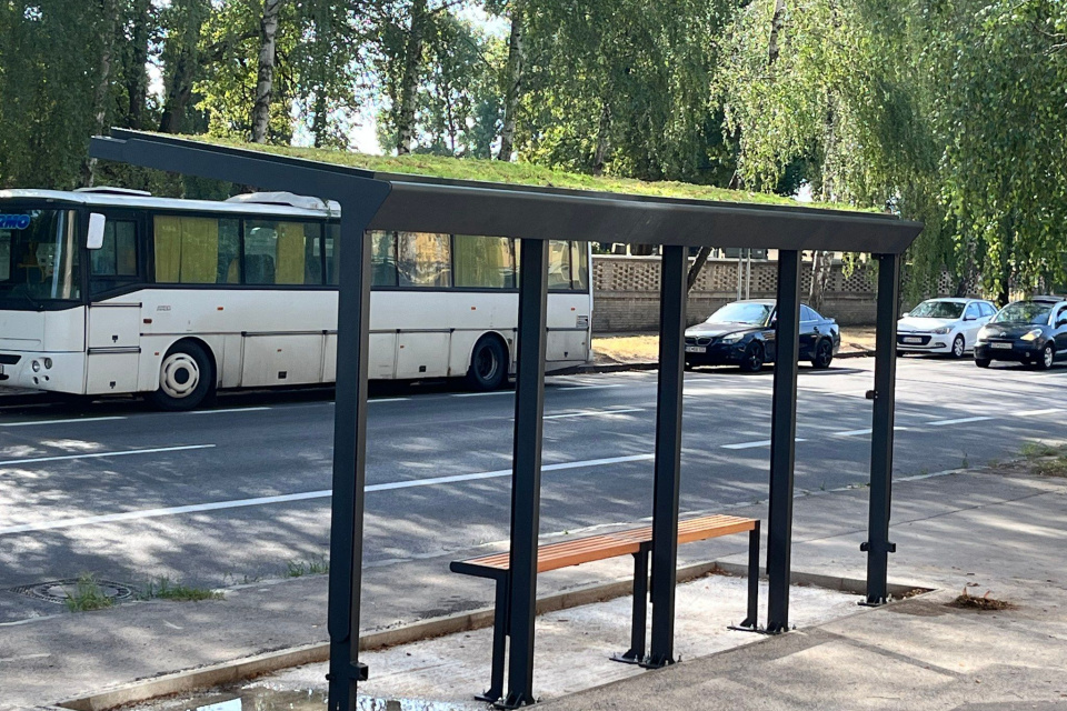 Pribúdajú zastávky so zelenou strechou / Zdroj: Mesto Senica