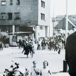 Vojská Varšavskej zmluvy v auguste 1968 pri pošte v centre Trnavy.