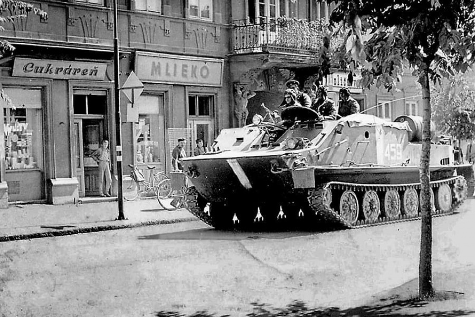 Tanky v centre Trnavy skoro ráno zaskočili obyvateľov mesta.