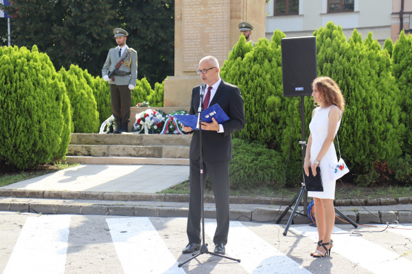 Miroslav Kollár má príhovok ku pamiatke SNP | Foto: Mesto Hlohovec