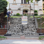 Zbúrané schodisko na Františkánskom námestí | Foto: Mes...
