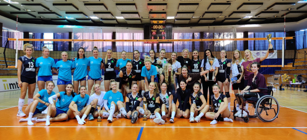 Volejbalistky Hit UCM Trnava spolu s hráčkami z Nitry | Foto: Hit UCM Trnava