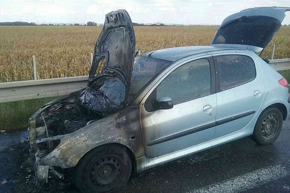 Požiar vznikol počas jazdy | Zdroj: TS