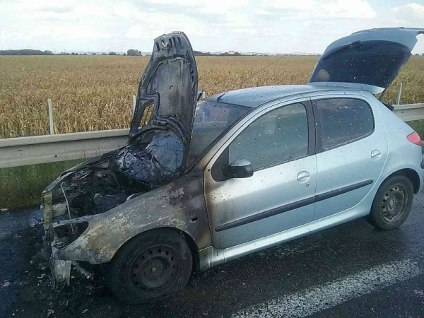 Požiar vznikol počas jazdy | Zdroj: TS