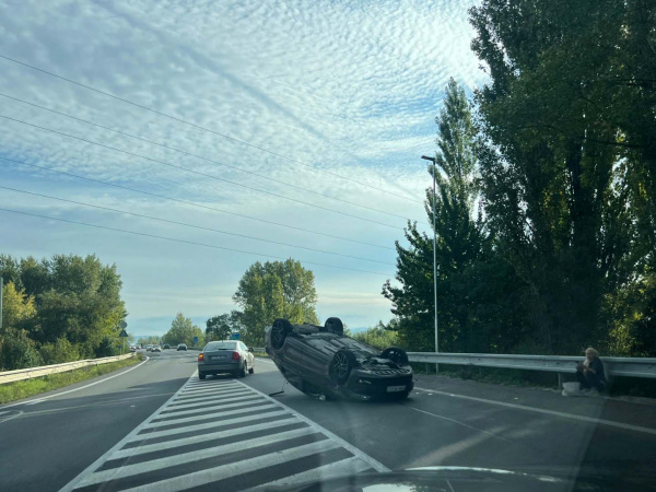 Nehoda v smere z Piešťan na Trebatice. | Zdroj: red.