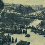 Jubilejné oslavy Antona Bernoláka v Trnave v roku 1937. Pohľad na most ponad Trnávku, dnešnú Hospodársku ulicu a štvrť Špíglsál. | Zdroj: Internet