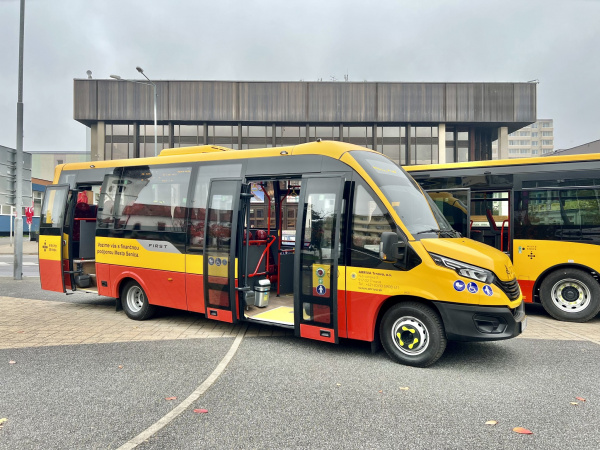 Tri nové autobusy | Zdroj: Mesto Senica