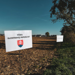 Podvodne predané pozemky pri Špačiniach sú naspäť v rukách štátu. | Foto: red. / Trnavské rádio
