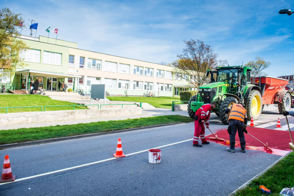 Vynovené prechody pre chodcov | Zdroj: Fb Mesto Skalica - oficiálna stránka