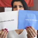 Voľby 2022: Biela a modrá sú farby spojených volieb. | Foto: TASR – František Iván