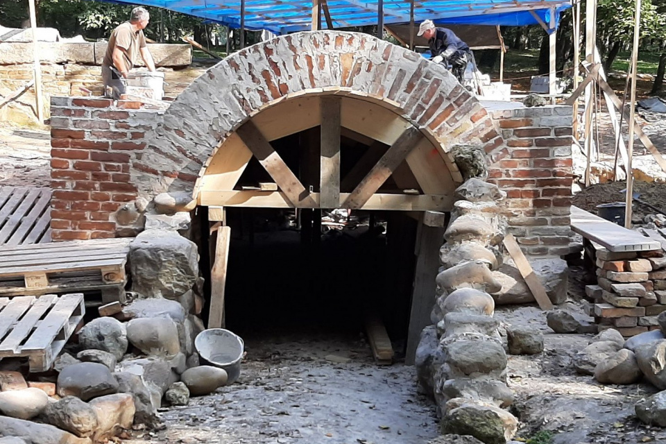 Grotta v parku kaštieľa | Zdroj: Kaštieľ Voderady