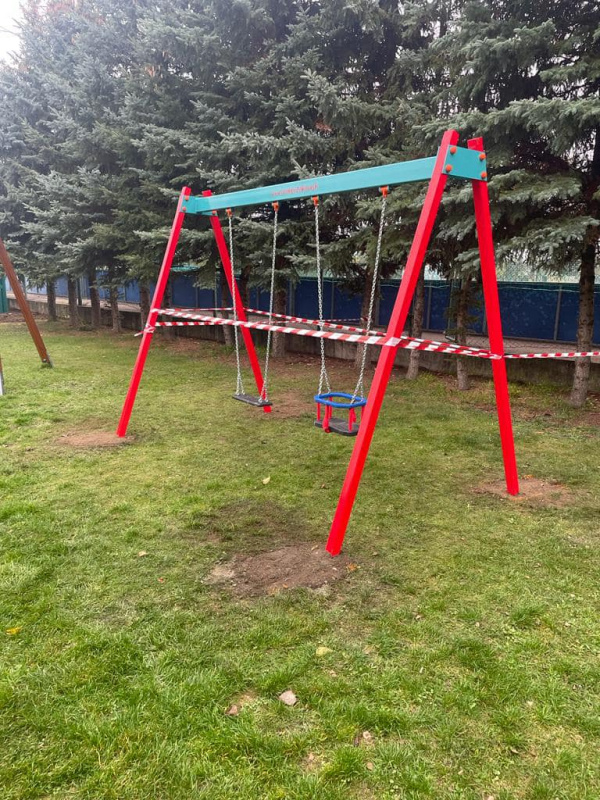 Nové hojdačky sprístupnia až zajtra  | Foto: Obec Ružindol