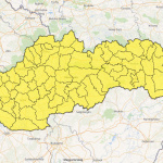 Výstraha 1. stupňa pred hmlami platí na celom Slovensku. | Zdroj: SHMÚ