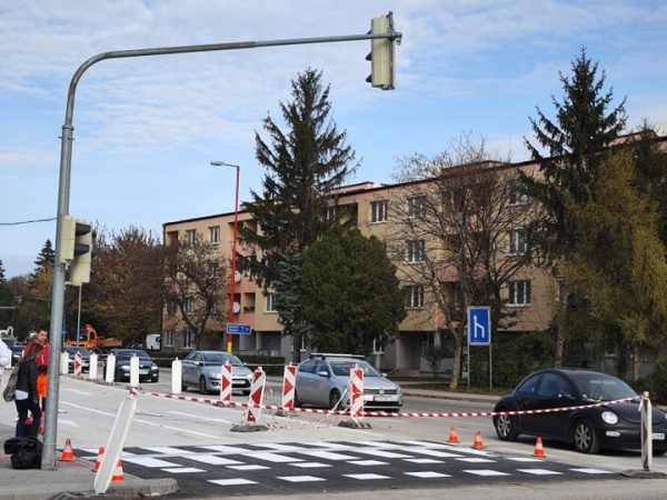 Modernizácia prebieha na vyťaženom úseku | Zdroj: FB PB