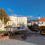 Záhon v centre Trnavy práve likvidujú. | Foto: red.