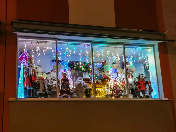 Vianočný balkón na sídlisku Družba | Foto: Trnava moje mesto, fb