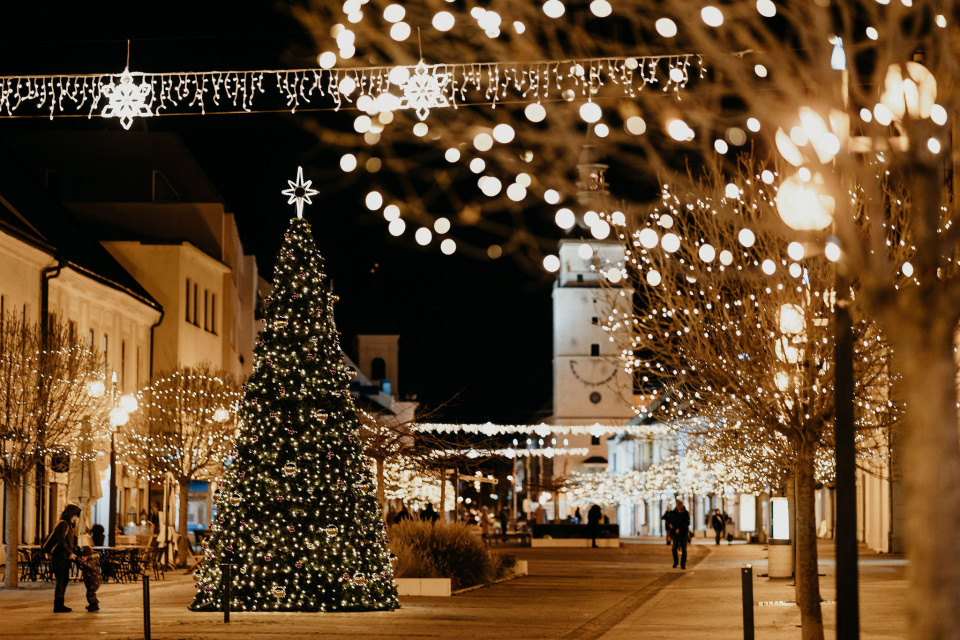 Vianočnú pešiu zónu v Trnave treba vidieť. | Foto: Marek Martinek / Zaži v Trnave