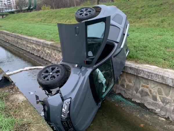 Nehoda v Trnave. | Zdroj: Fb KR PZ TT, Odťahová služba Klas