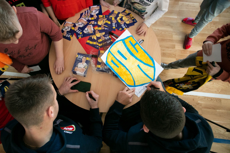 Futbalistom odovzdali svoje dielka | Zdroj: DAC