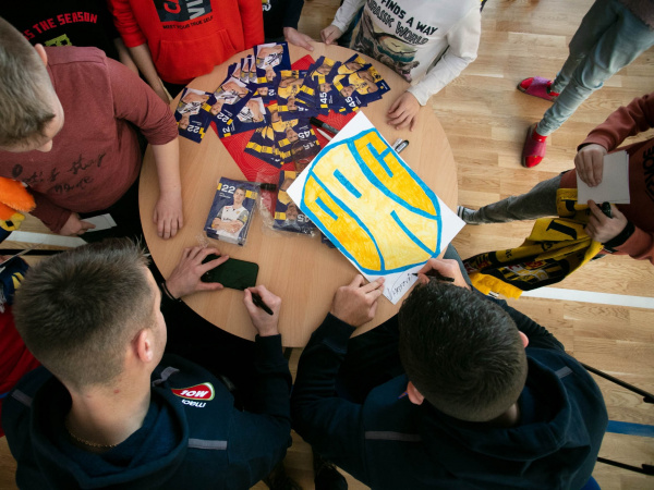 Futbalistom odovzdali svoje dielka | Zdroj: DAC 