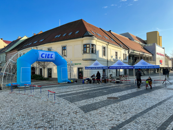 Prípravy v centre Trnavy na Trojičnom námestí. | Foto: red.