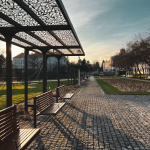 Ružový park v Trnave ešte oficiálne nie je sprístupnený. Trnavčanov však už láka na prechádzky. | Foto: red.