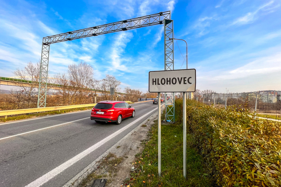 Hlohovecký most v utorok (10. 1. 2023) sprístupnia aj pre motorové vozidlá. | Foto: Pavol Holý, Trnavské rádio