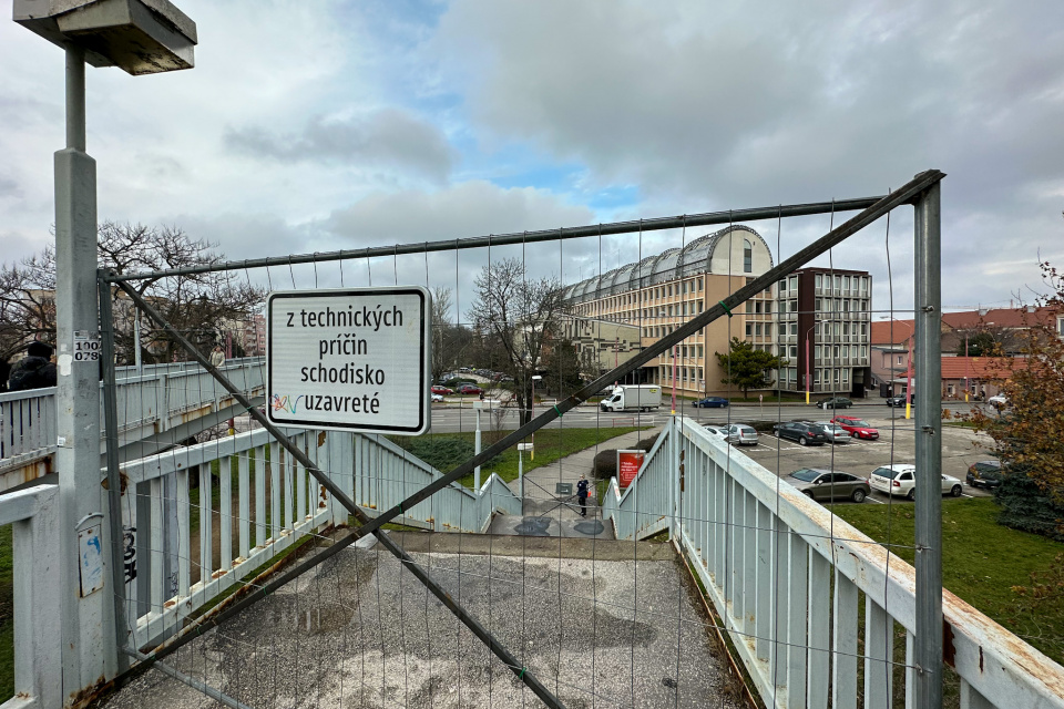 Schodisko je uzavreté z oboch strán. | Foto: Pavol Holý, Trnavské rádio