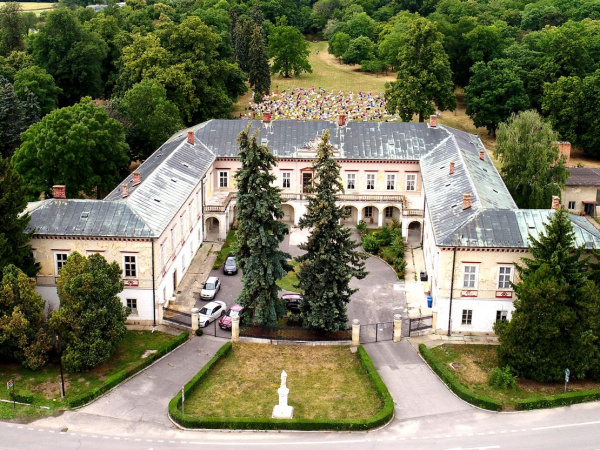 Kaštieľ vo Voderadoch | Zdroj: kastielvoderady.sk
