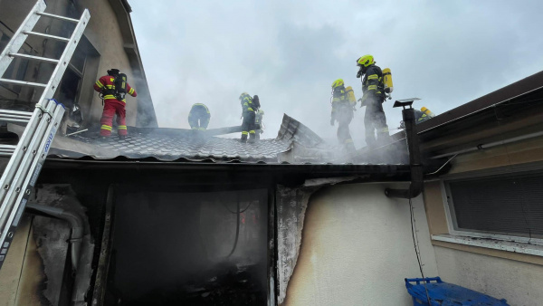 Hasiči zasahovali pri požiari. | Zdroj: DHZ Vrbové