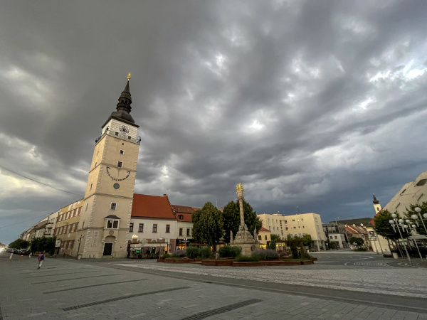 Pred búrkou dnes v Trnave | Foto: Pavol Holý