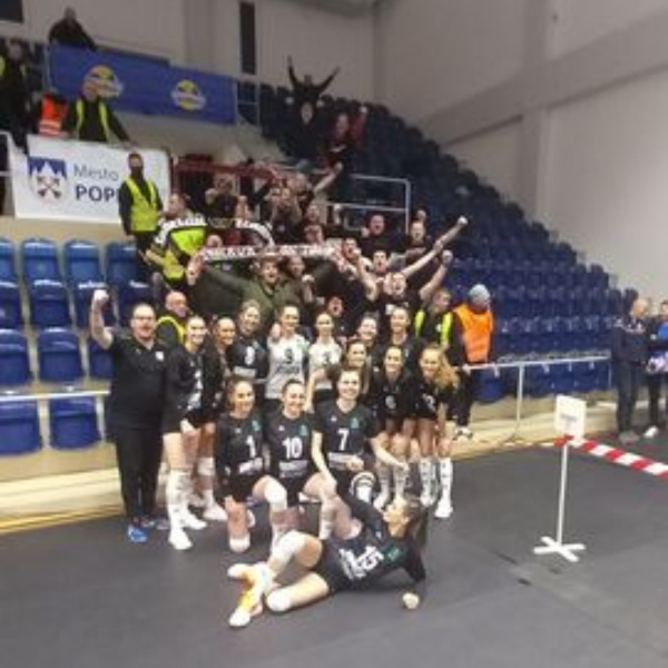 Futbalisti Spartaka prišli podporiť volejbalistky Trnavy | Foto: HIT UCM, fb