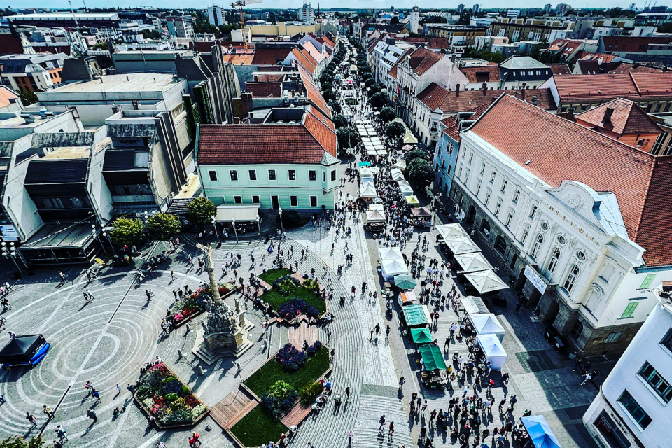 Pohľad na jarmočisko v centre Trnavy. | Foto: Pavol Holý, Trnavské rádio
