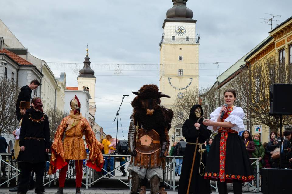 Sprievod začali folkloristi hudbou a tancom | Foto: ...