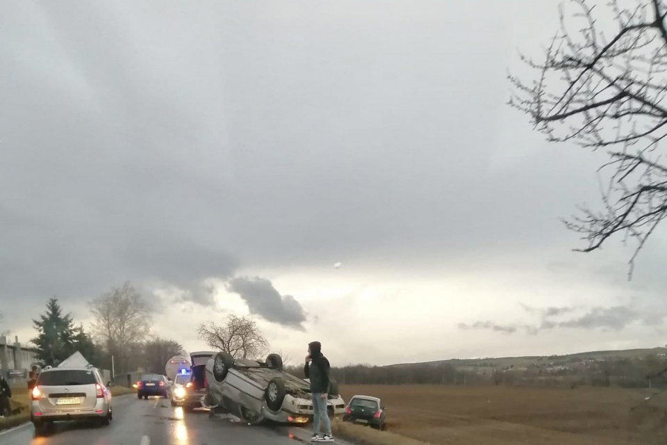 Havária za Kľačanmi smerom do Rišňoviec. | Foto: Daniela Šeryová, fb