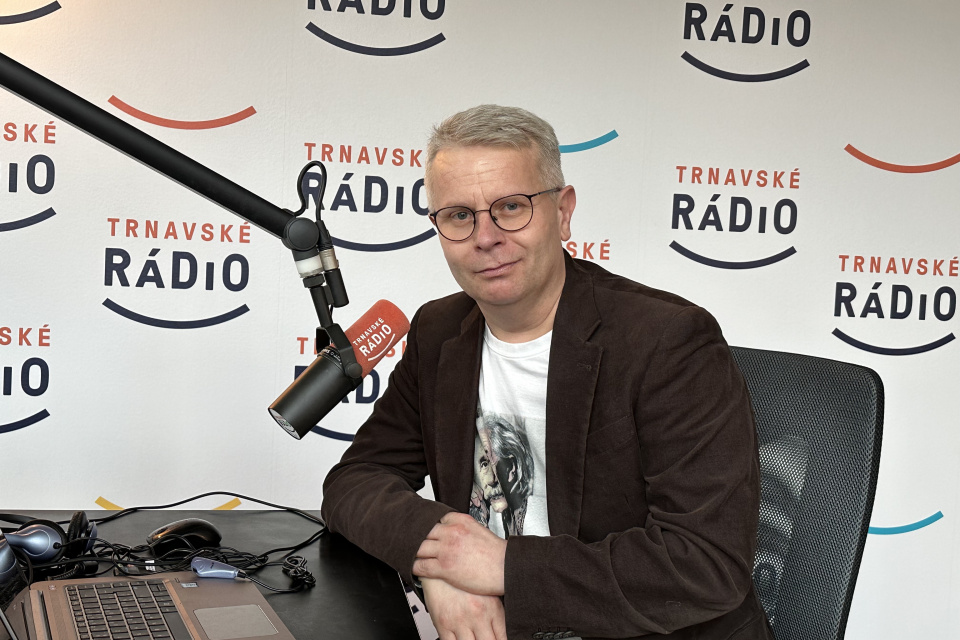 Karol Lovaš v štúdiu Trnavského rádia. | Foto: red.