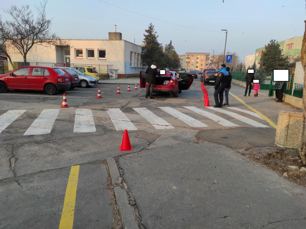 Mestská polícia v Seredi opäť rieši komplikovanú dopravnú situáciu. | Zdroj: Mestská polícia Sereď