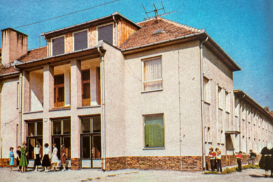 Kultúrny dom v Zelenči. | Zdroj: Dagmar Veliká a kol., 1983
