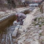 Mestská organizácia Slovenského rybárskeho zväzu v Trnave oživuje tok Trnávky pri ružovom parku. | Zdroj: MsO SRZ Trnava