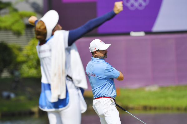 Rory Sabbatini s caddym - manželkou Martinou | Fot...