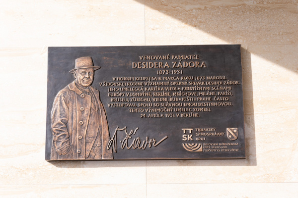 Nová pamätná tabuľa. | Zdroj: TTSK