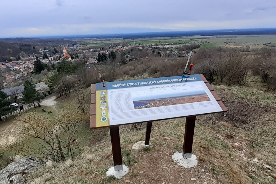Panoramatický panel. | Zdroj: Pernecké Oné
