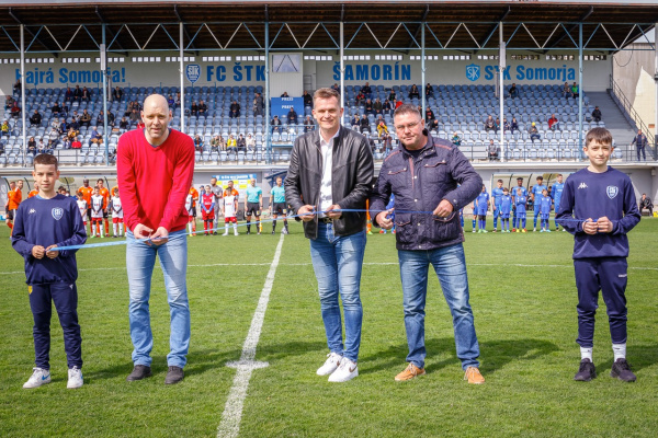 Slávnostné prestrihnutie pásky | Zdroj: FC Šamorín