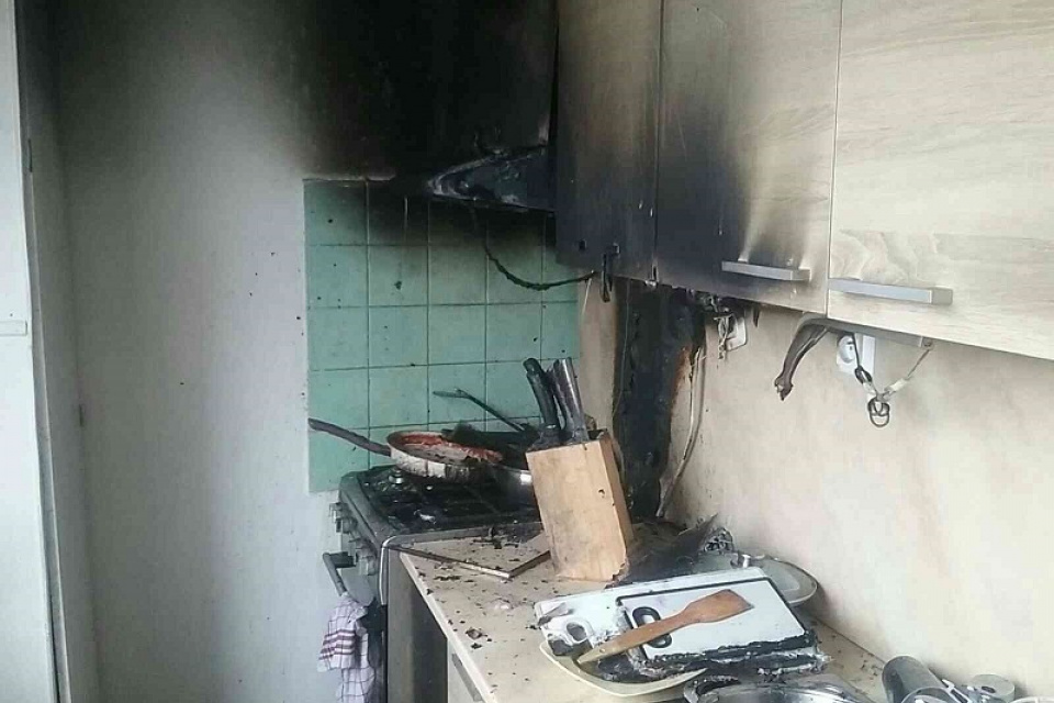 Požiar kuchynskej linky. | Zdroj: Krajské riaditeľstvo Hasičského a záchranného zboru v Trnave