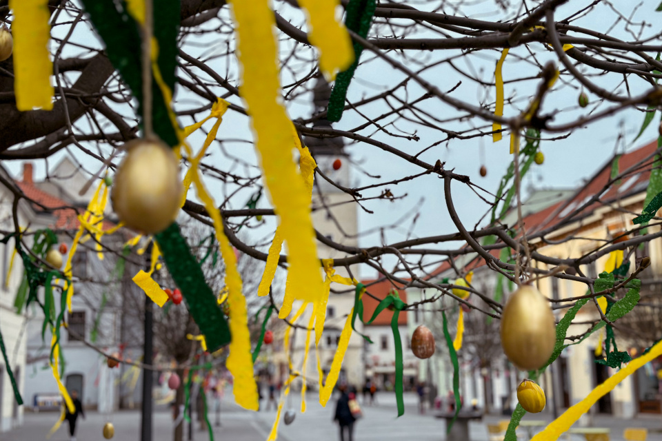 Hlavná ulica v Trnave sa už chystá na príchod jari. | Foto: red.