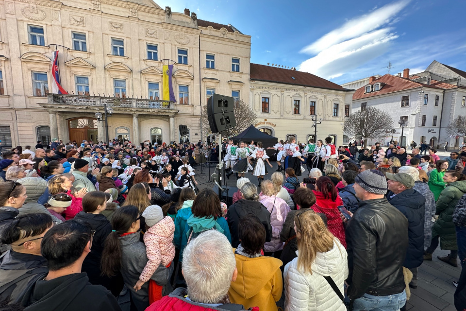 Ľudová zábava pred radnicou | Foto: red.